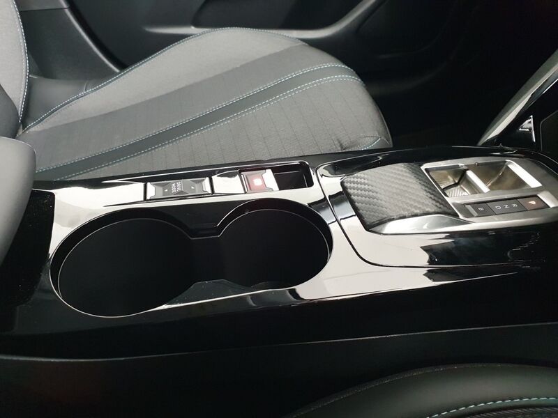 More views of Peugeot 208