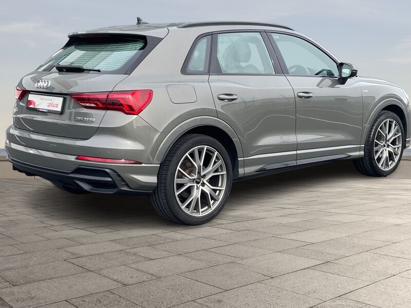More views of Audi Q3