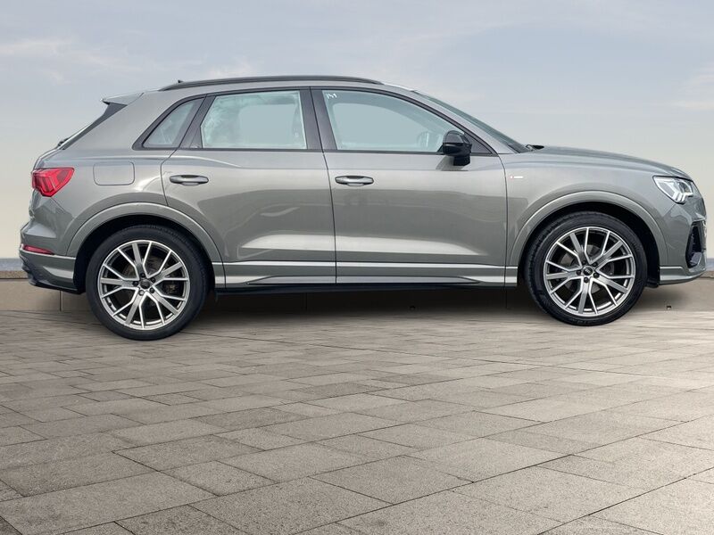More views of Audi Q3