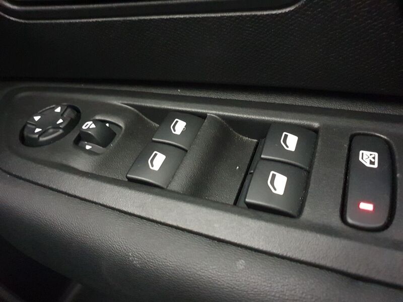 More views of Citroen e-C4