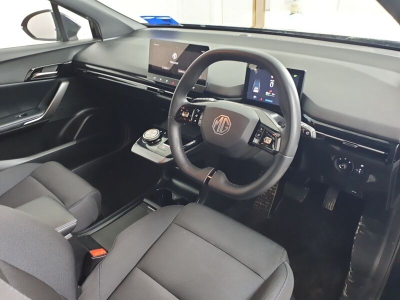 More views of MG MG4