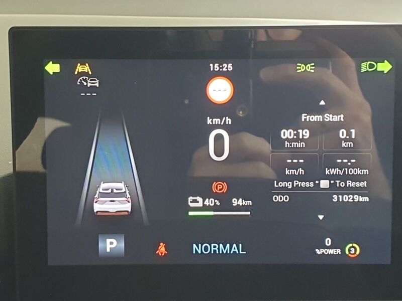 More views of MG MG4