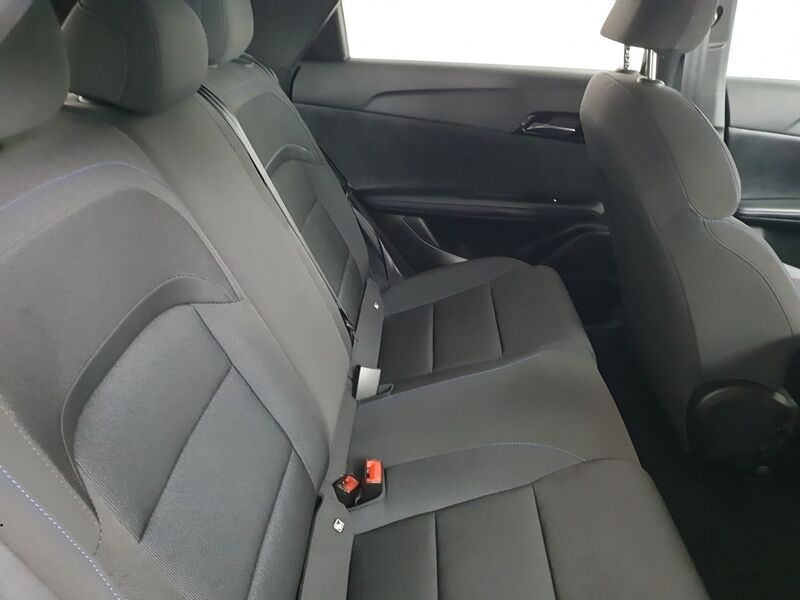 More views of MG MG4