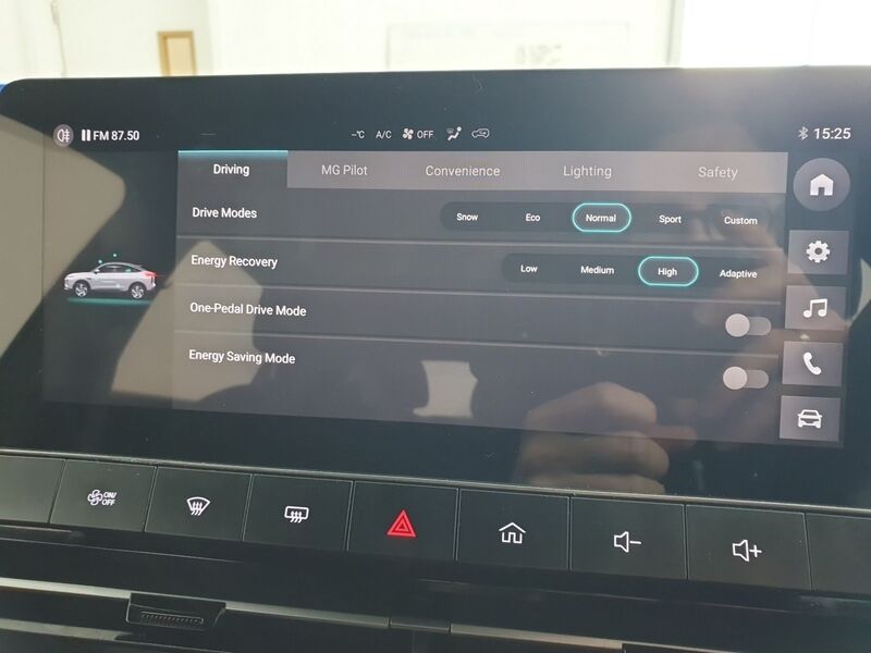 More views of MG MG4