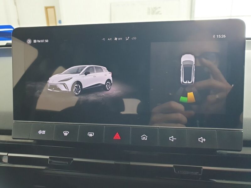 More views of MG MG4