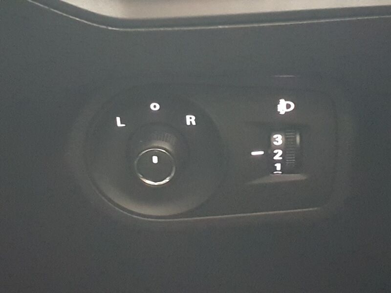 More views of MG MG4