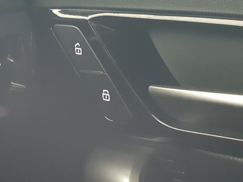 More views of MG MG4