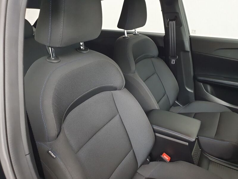 More views of MG MG4