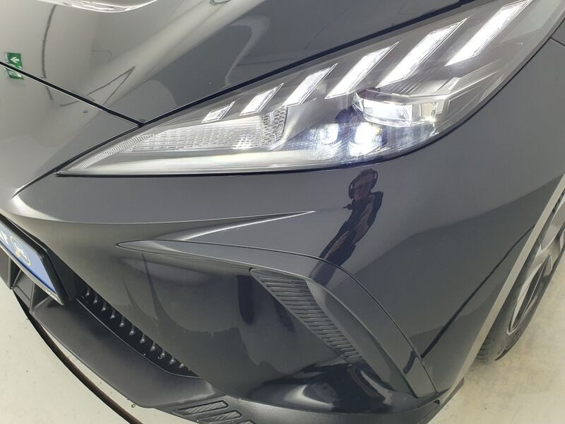 More views of MG MG4