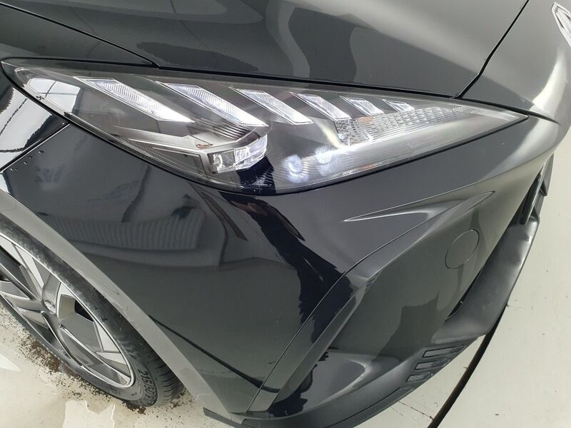 More views of MG MG4