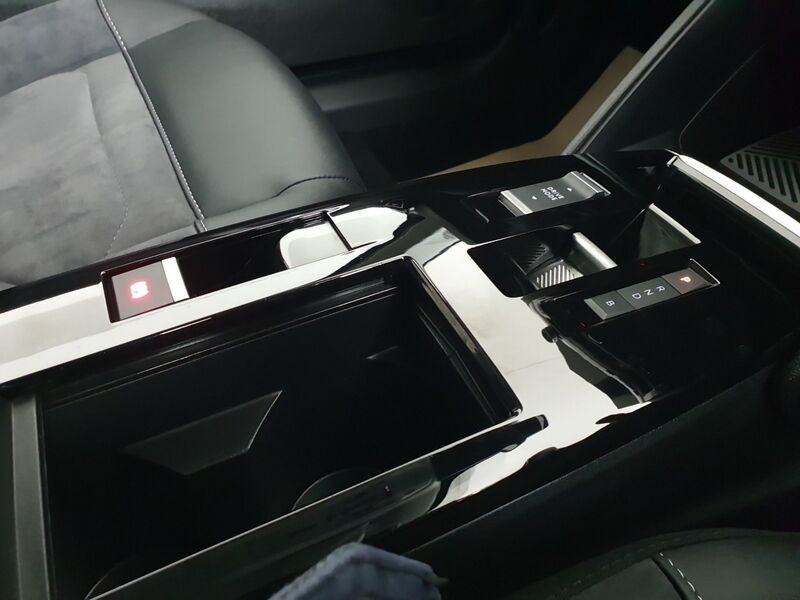 More views of Citroen e-C4