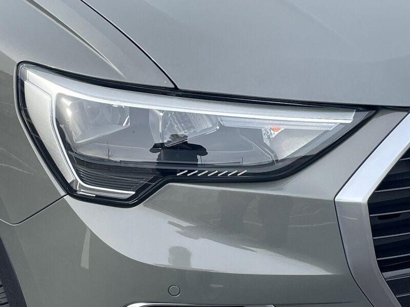 More views of Audi Q3
