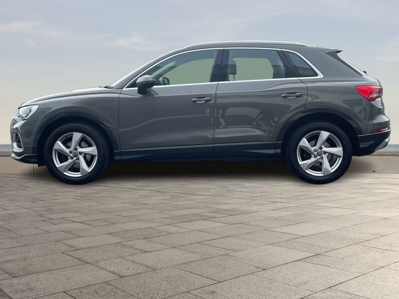 More views of Audi Q3
