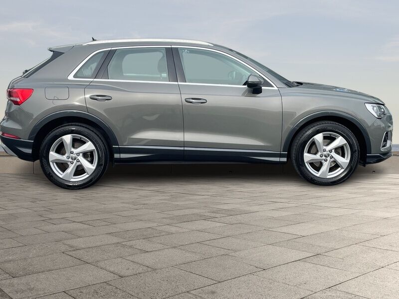 More views of Audi Q3