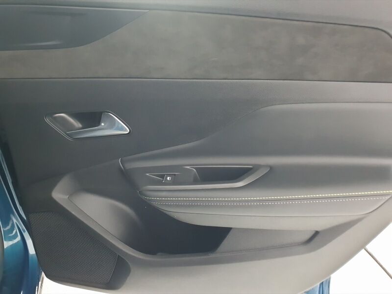 More views of Peugeot 408