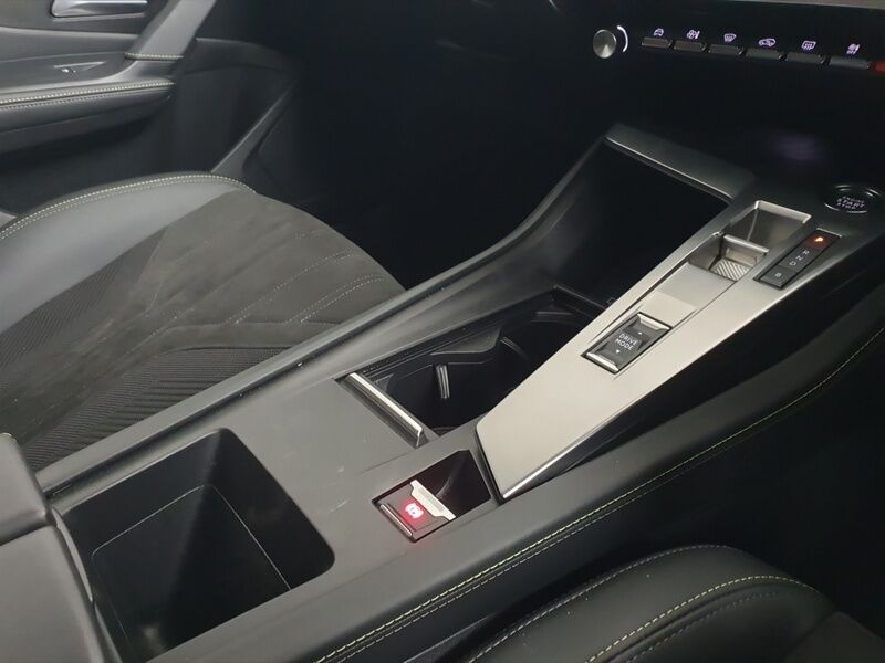 More views of Peugeot 408