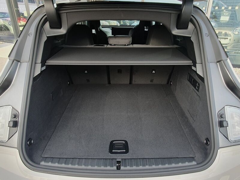 More views of BMW iX