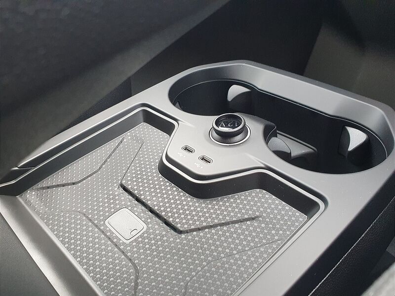 More views of BMW iX