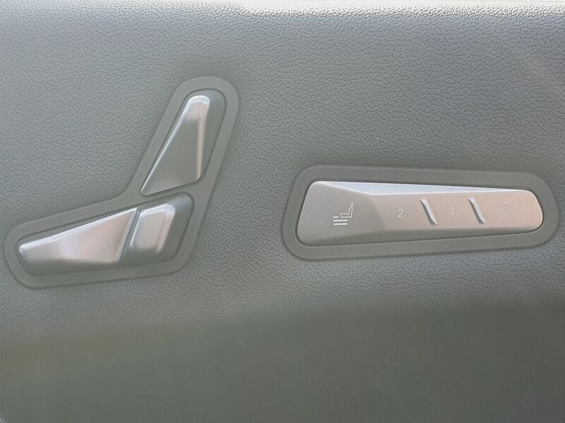 More views of BMW iX