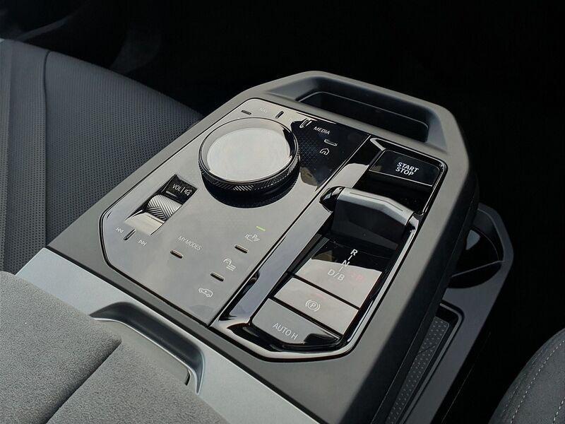 More views of BMW iX