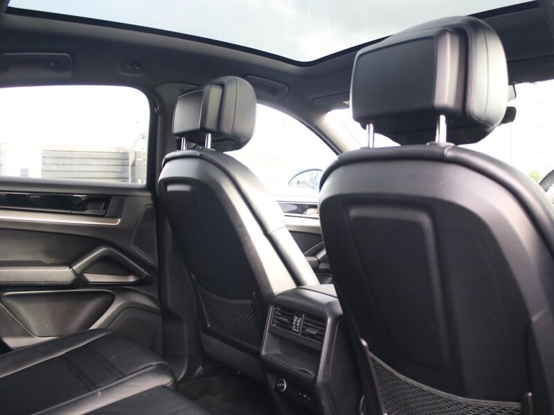 More views of Porsche Cayenne