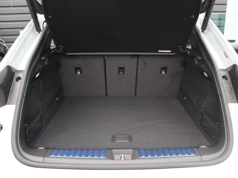 More views of Porsche Macan