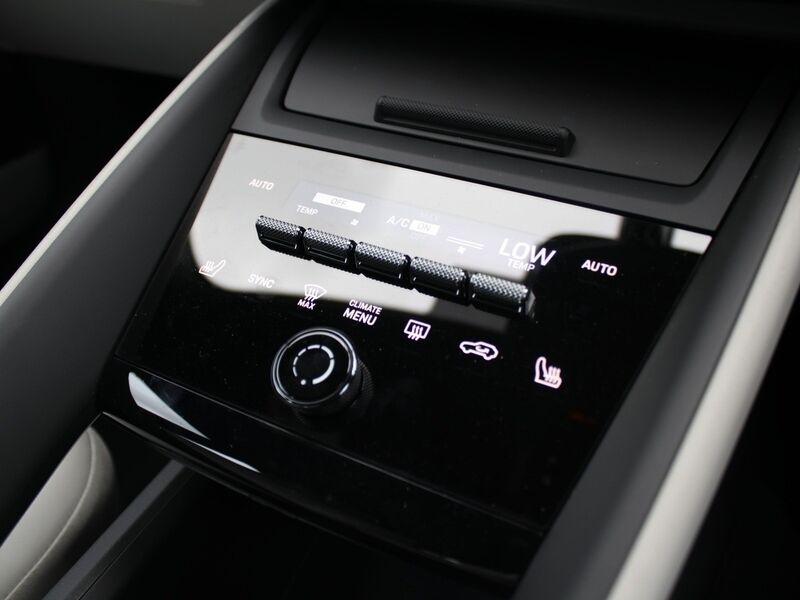 More views of Porsche Macan