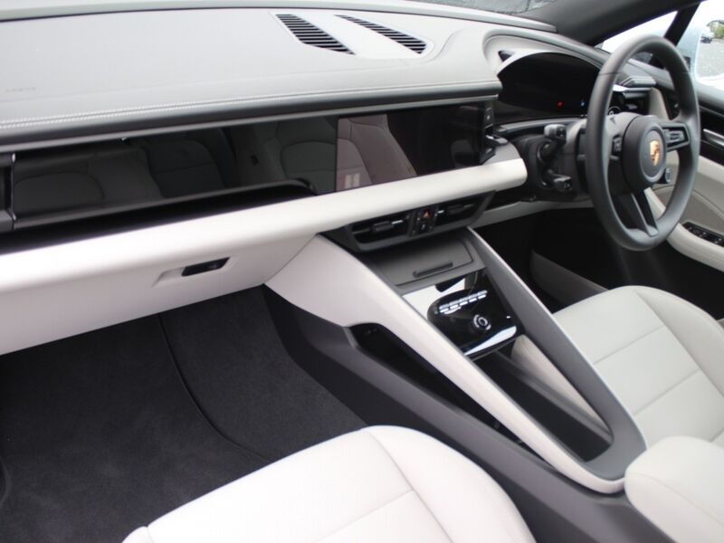 More views of Porsche Macan