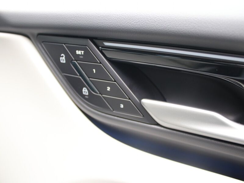 More views of Porsche Macan