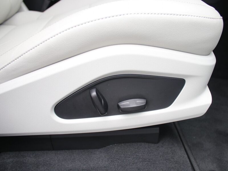 More views of Porsche Macan