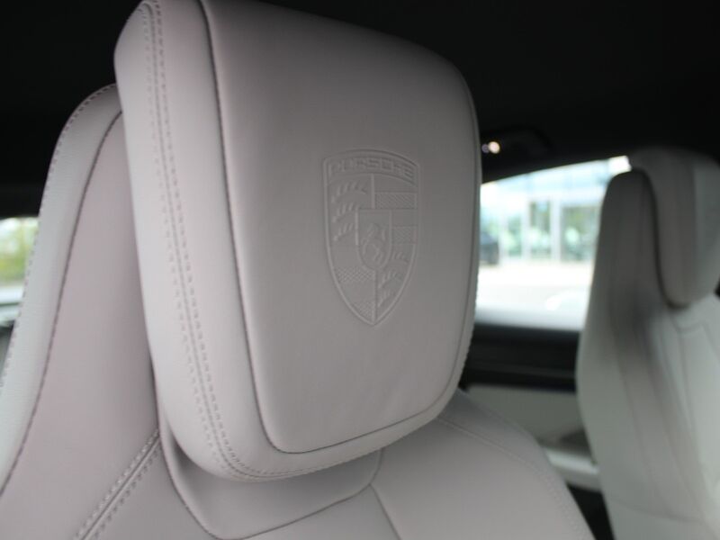 More views of Porsche Macan