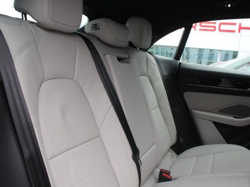 More views of Porsche Macan