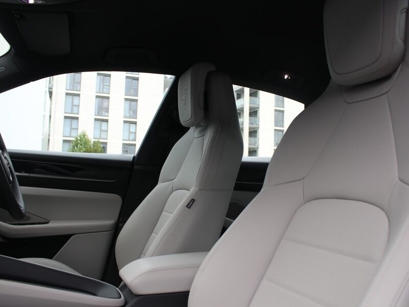 More views of Porsche Macan