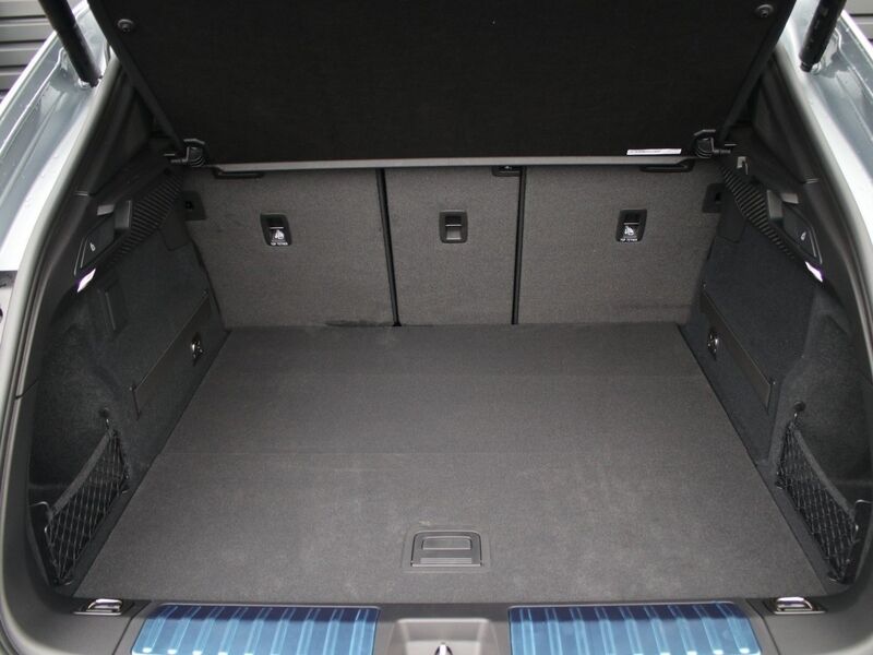 More views of Porsche Macan