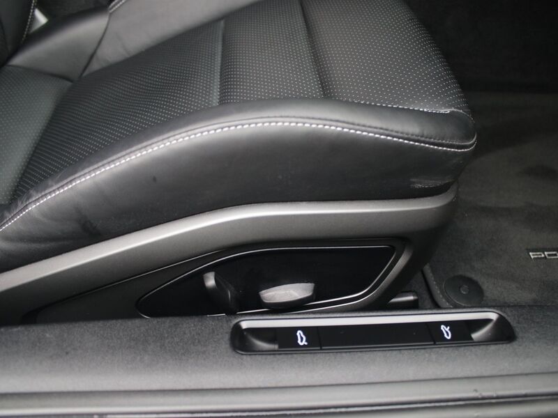 More views of Porsche 911