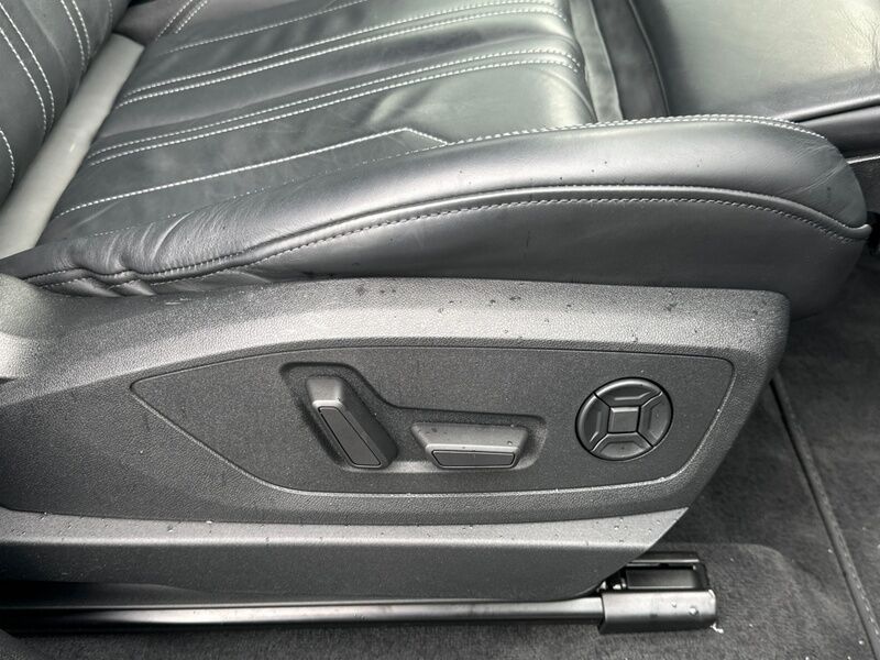 More views of Audi Q8 e-tron