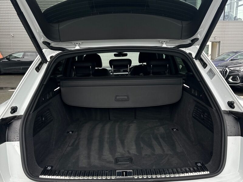 More views of Audi Q8 e-tron