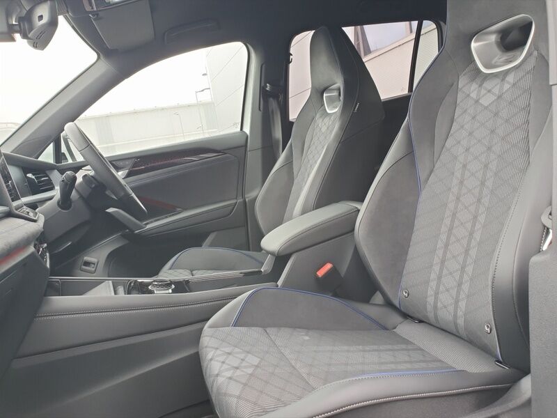 More views of Volkswagen Tayron