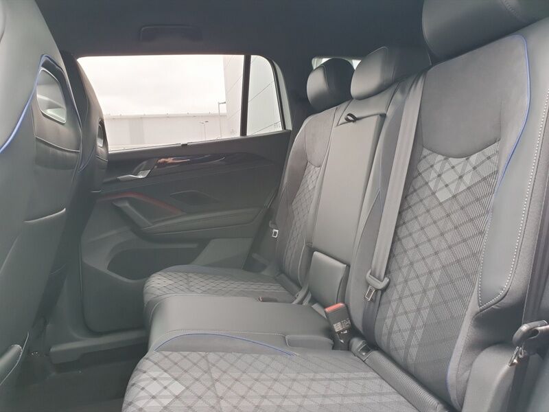 More views of Volkswagen Tayron