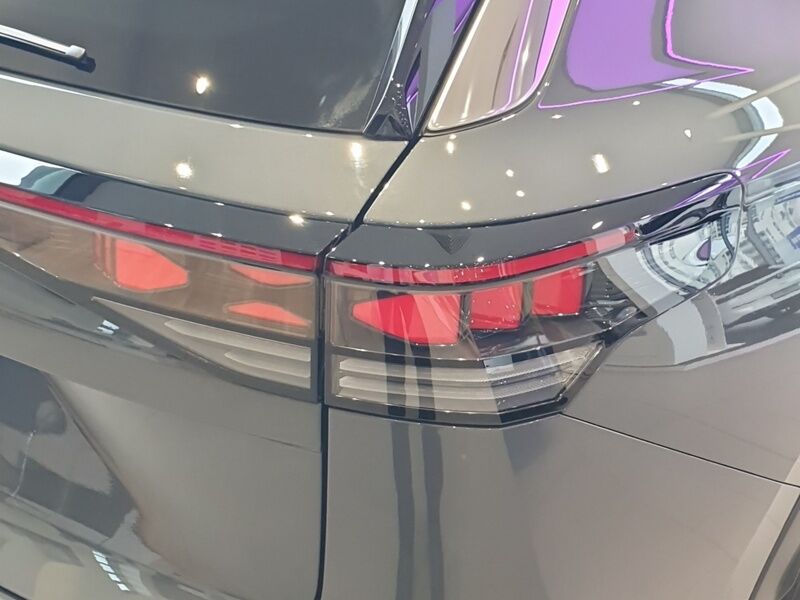 More views of Volkswagen Tayron