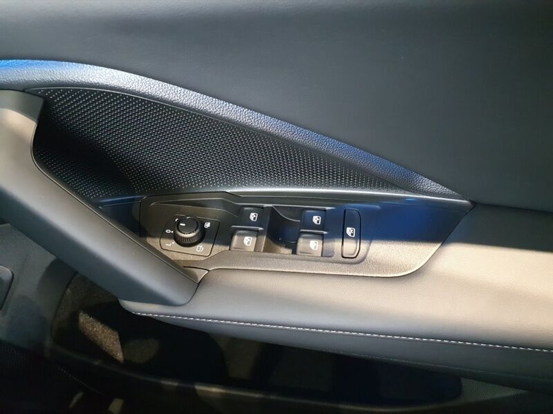 More views of Volkswagen Tayron