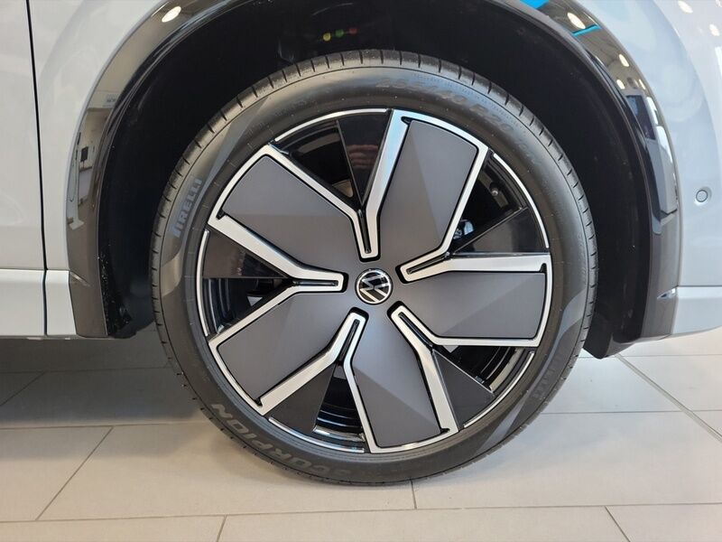 More views of Volkswagen Tiguan