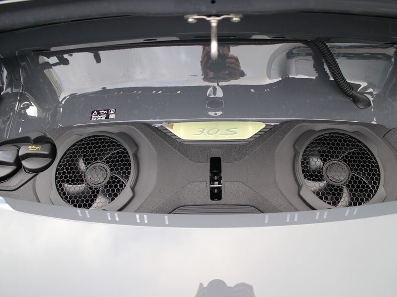 More views of Porsche 911