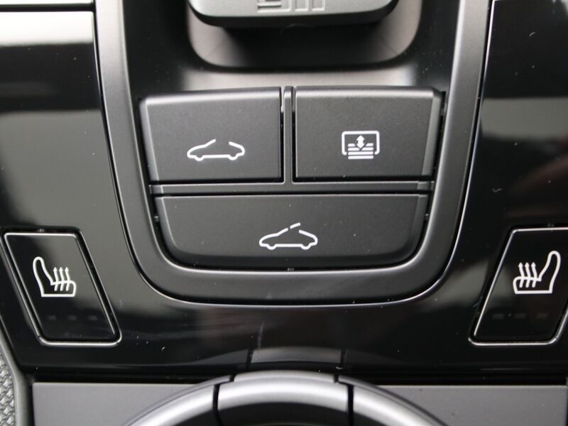 More views of Porsche 911