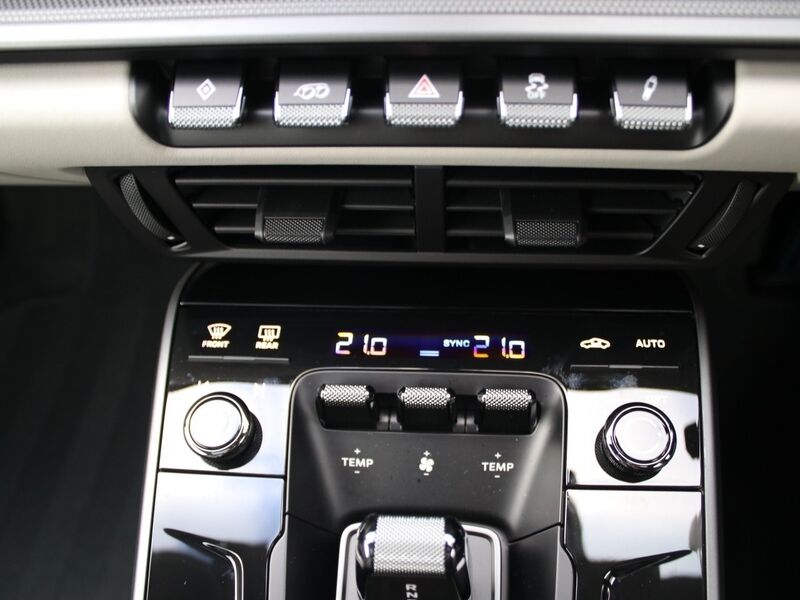 More views of Porsche 911