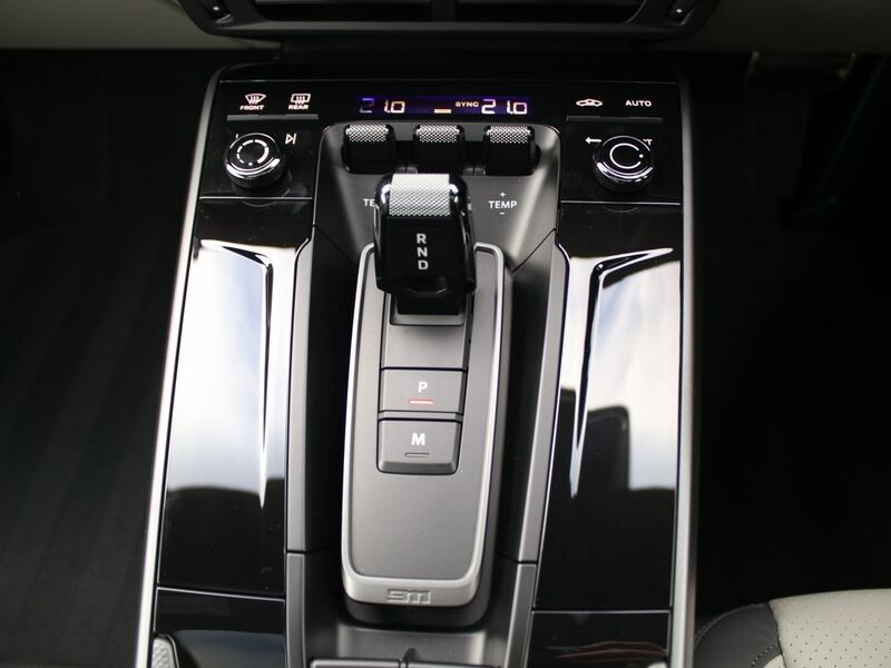 More views of Porsche 911