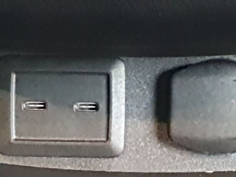 More views of Mercedes-Benz EQC