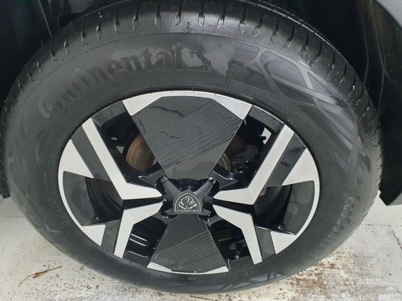 More views of Peugeot 2008