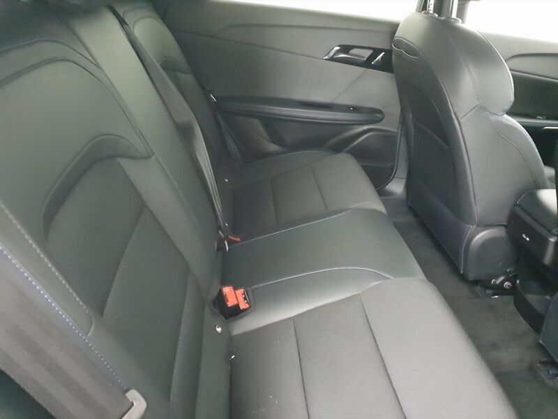 More views of MG MG4