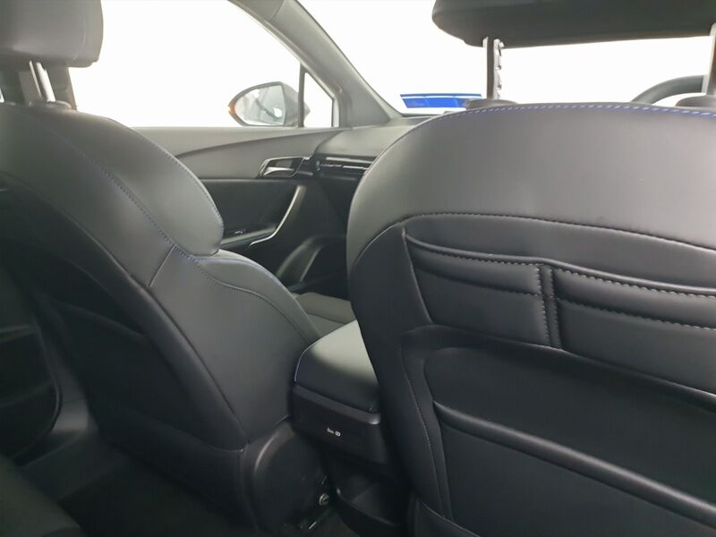 More views of MG MG4